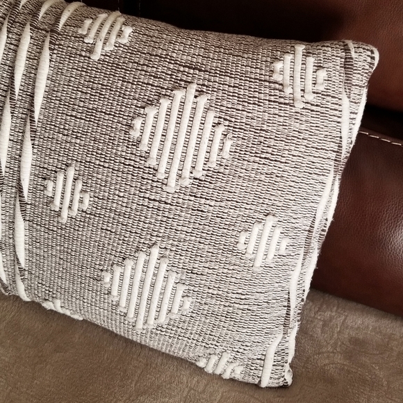 ❗Pottery Barn Boho Hand-Knotted Cream and Gray Accent Pillow❗ - Picture 5 of 9